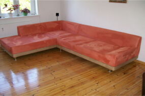 moderne terracotta Mikrofasercouch nach Polsterreinigung