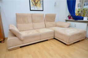 Designer Couch Mikrofaser hell nach Polsterreinigung