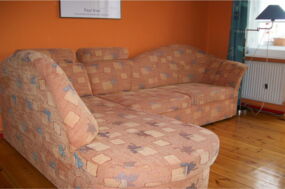Sofa mit Chenille SAtoff sauber nach Polsterreinigung