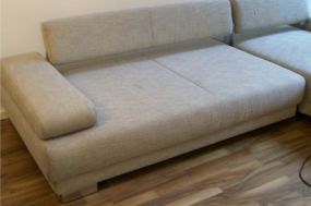 Eine nicht nur nahmhaste sondern auch sehr teure Designer Couch nach unser Polsterreinigung. In dieser Preisklasse ist eine Polsterreinigung immer die günstigere Alternative.
