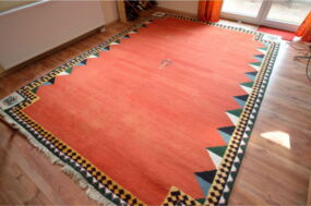 handgeknüpfter Wollteppich nach der Teppichwäsche mit Geruchsbehandlung