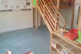 Teppichboden im Kindergarten nach Teppichbodenreinigung mit Desinfektion